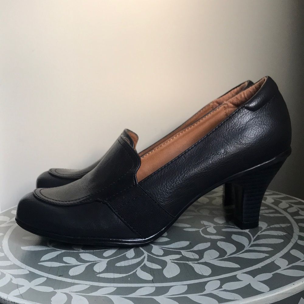 Madeline Black Round Toe Heals sz 8.5